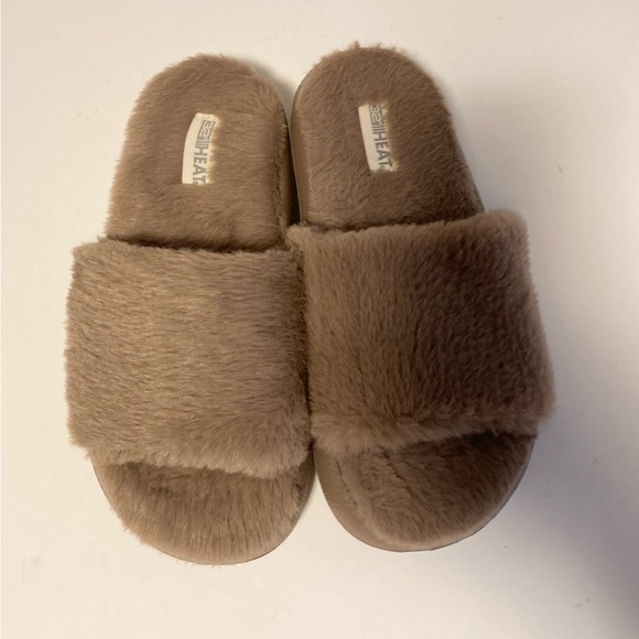 32 Degrees Dust Pink Faux Fur Rubber Outsole Flip Flops Slippers size 7 - Picture 7 of 14